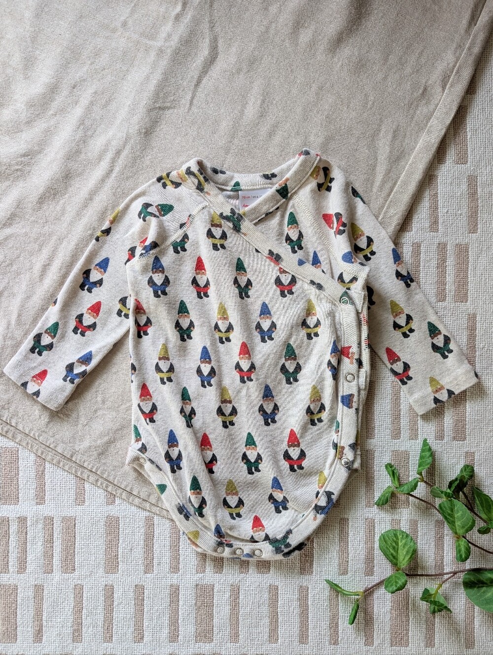 Hanna Andersson | 6-12 mo | Gnome Print | Snap Closure Onesie